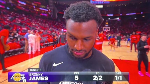 证券配资官网 布朗尼谈父亲：他的伟大已无可多求 有他在场上是一种莫大的恩赐