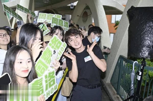 股票配资的最新资讯 TVB小生告别《开心速递》险些落泪 与剧中好兄弟将携手拍新剧